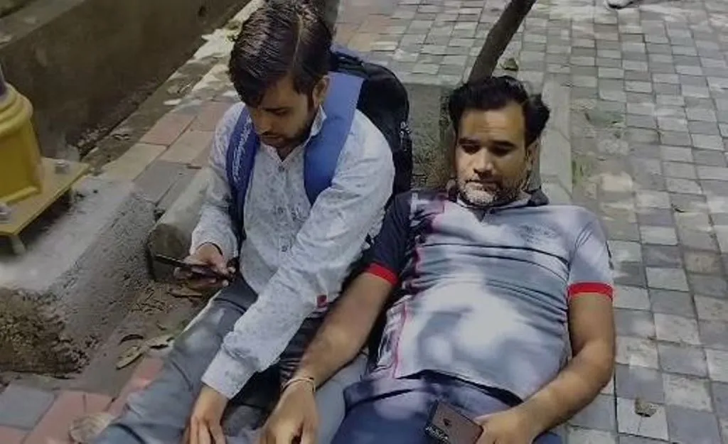 बरेली: चालक को मिर्गी का दौरा पड़ने से बेकाबू हुई कार, तीन बाइकों को मारी टक्कर...3 घायल