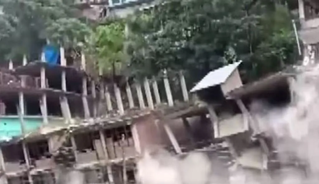 हिमाचल प्रदेश: कुल्लू में तबाही का मंजर, 7 बहुमंजिला इमारतें ढहीं
