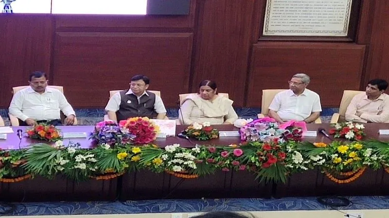 केजीएमयू : कुलपति के फेयरवेल प्रोग्राम में भावुक हुये टीचर, 21 साल में पहली बार किसी वीसी को इस तरह दी गई विदाई