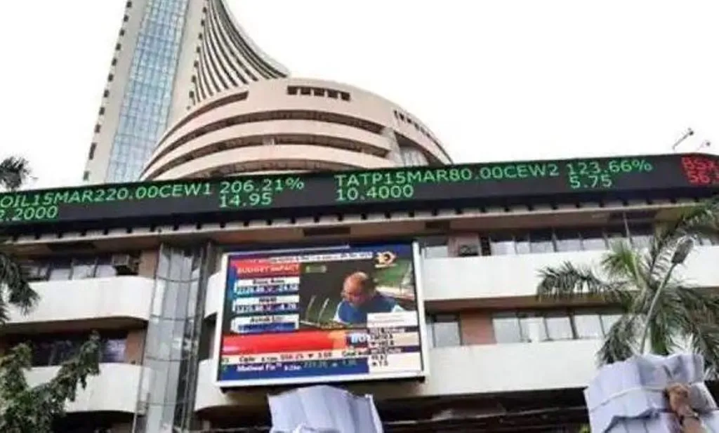 सेंसेक्स शुरुआती कारोबार में 300 अंक टूटा, निफ्टी भी नुकसान में 