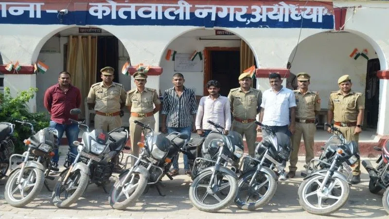 अयोध्या : जीआईसी ब्वायज हॉस्टल के पीछे से 10 बाइक बरामद, दो गिरफ्तार 
