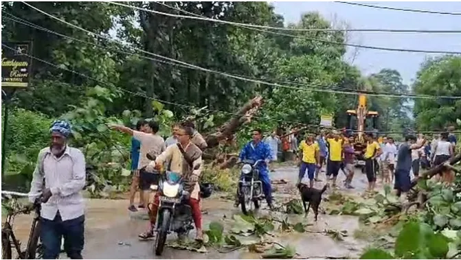 देहरादून: बारिश ने किया राजधानी का हाल बेहाल, एयरपोर्ट में घुसा नाले का पानी 