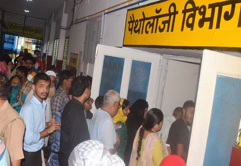 मुरादाबाद : जिला अस्पताल में बन रहा 32 बेड का अतिरिक्त वार्ड, हर दिन 300 से अधिक रोगी पहुंच रहे हॉस्पिटल