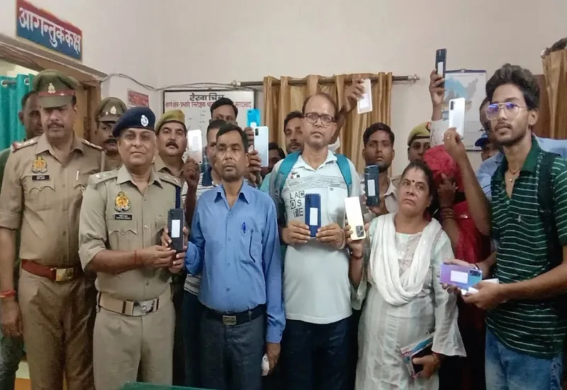 मुरादाबाद : जीआरपी ने बरामद किए 30 लाख रुपये के 151 मोबाइल