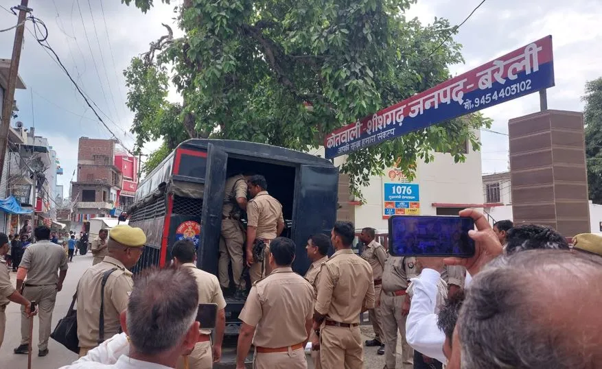 बरेली: शीशगढ़ विवाद के बाद पुलिस का एक्शन...32 लोगों को भेजा जेल, बाकियों की तलाश