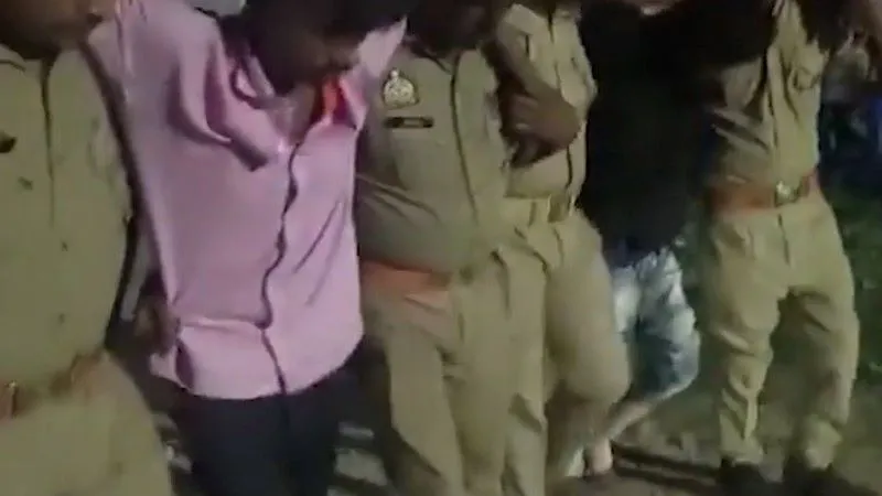 जौनपुर : नाबालिग लड़की चीखती रही... लेकिन नहीं माने दरिंदे, पुलिस ने तोड़ा ! शर्मनाक कांड में आरोपित गिरफ्तार