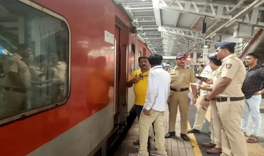 ट्रेन में गोलीबारी की घटना की जांच के लिए मुंबई पहुंचे उच्चस्तरीय समिति के सदस्य 