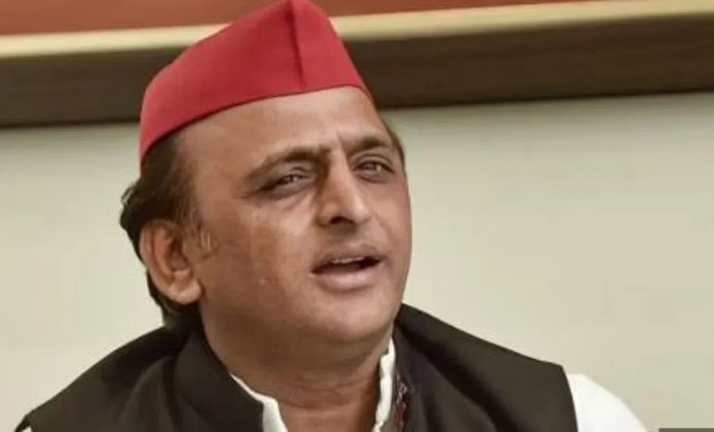 अखिलेश यादव ने ट्वीट कर बीजेपी पर कसा तंज, कहा- अन्ना पशुओं से रास्ता रोककर किया जा रहा नेताओं का स्वागत