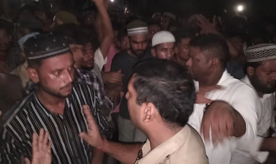 बरेली: शीशगढ़ में धार्मिक टिप्पणी को लेकर हुए बवाल के बाद दो दर्जन लोग गिरफ्तार, कस्बा छावनी में तब्दील