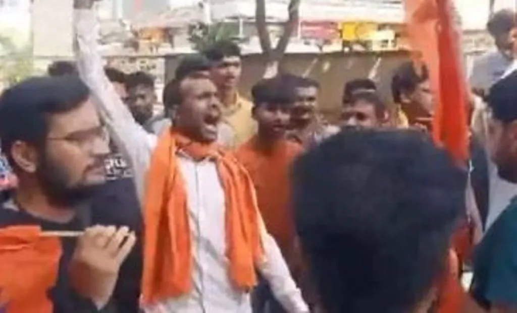 दिल्ली: विहिप, बजरंग दल के कार्यकर्ताओं ने हरियाणा हिंसा के खिलाफ किया प्रदर्शन, चप्पे-चप्पे पर पुलिस फोर्स तैनात 