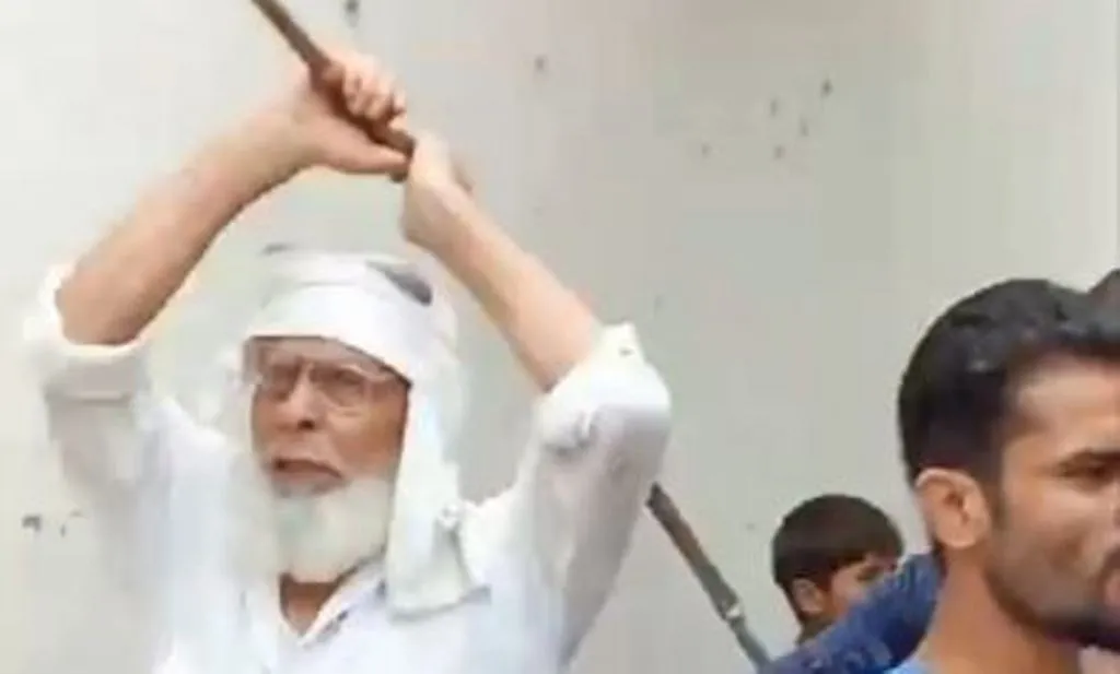 बरेली: घर में घुसकर दबंगों ने महिलाओं और बुजुर्गों को पीटा, हमलावरों ने जमकर बरसाईं लाठियां 