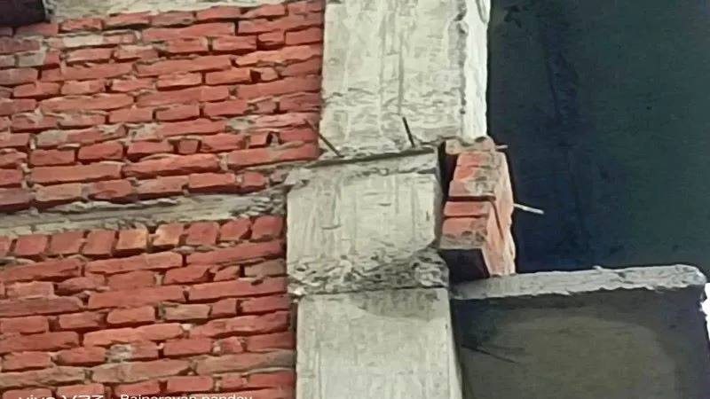 अयोध्या : टेढ़े-मेढ़े पिलर पर खड़ा हो रहा चार मंजिला आरक्षी निवास भवन