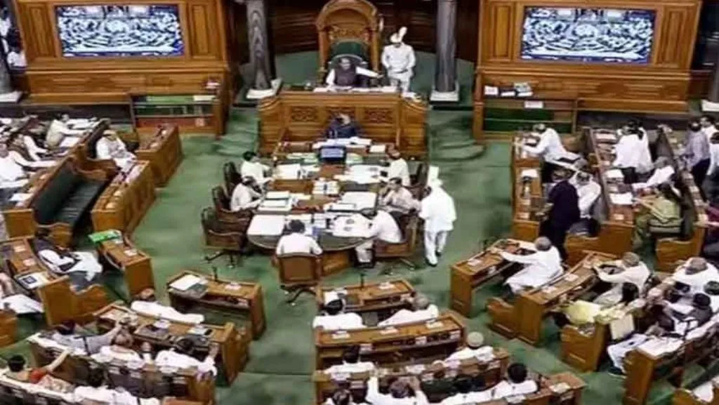 दिल्ली सेवा बिल लोकसभा में पेश, विपक्ष के नेता ने विरोध करते हुए कहा- सरकार संविधान को कर रही कमजोर 