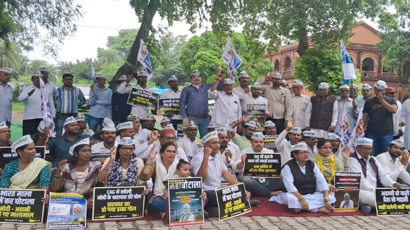 प्रयागराज: केंद्र सरकार के खिलाफ आप ने किया प्रदर्शन, की नारेबाजी