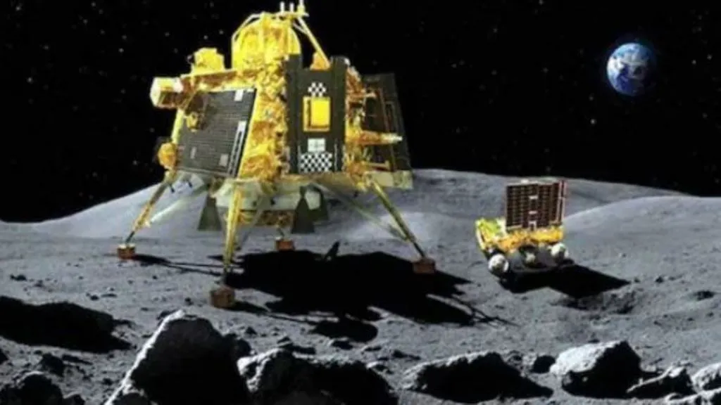 बरेली: चंद्रयान-3 की सफल लैंडिंग पर शहर में जश्न का माहौल