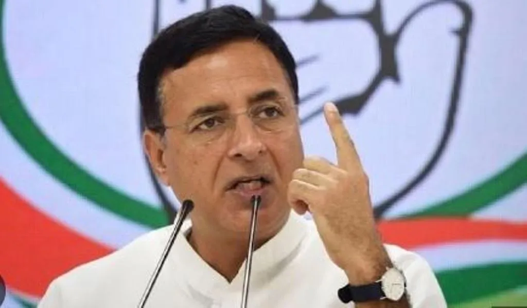 सुरजेवाला ने हरियाणा सरकार पर बोला हमला, कहा- युवाओं के भविष्य पर ‘बुलडोजर चलाने वाले ‘असुर’ नहीं तो क्या देवता हैं