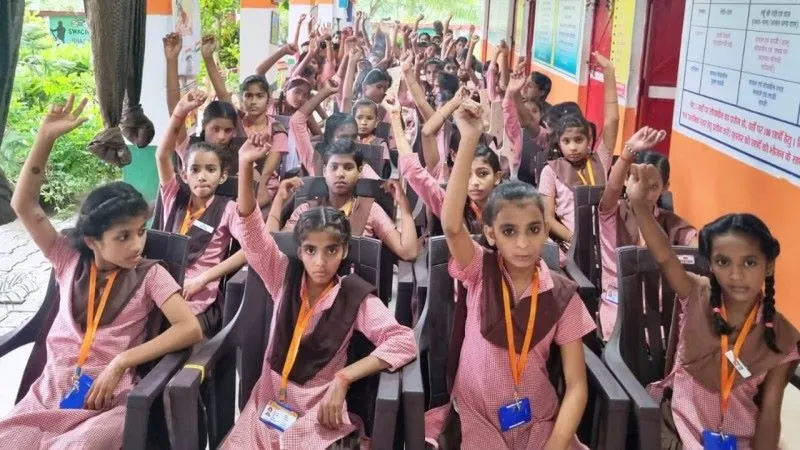 बांदा : चंद्रयान-3 की चंद्रमा पर ऐतिहासिक सॉफ्ट लैंडिंग से झूम उठे बुंदेली