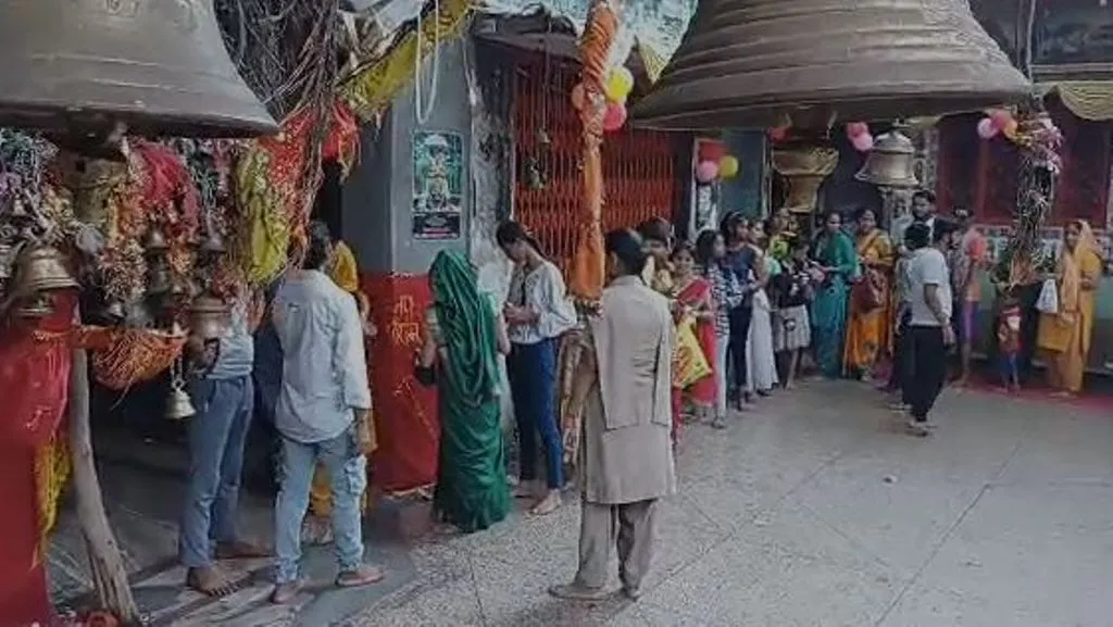 बरेली: मंदिरों में गूंजे भोलेनाथ के नाम के उद्घोष, शिवमय हुई नाथ नगरी