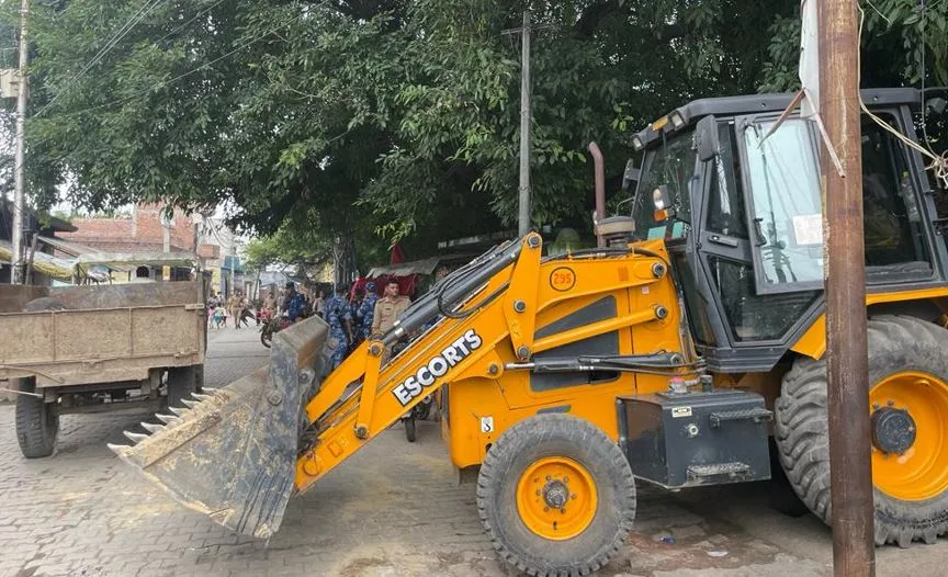 बरेली: जोगी नवादा में बुलडोजर पहुंचने से मचा हड़कंप, वजह जानकर ली राहत की सांस 