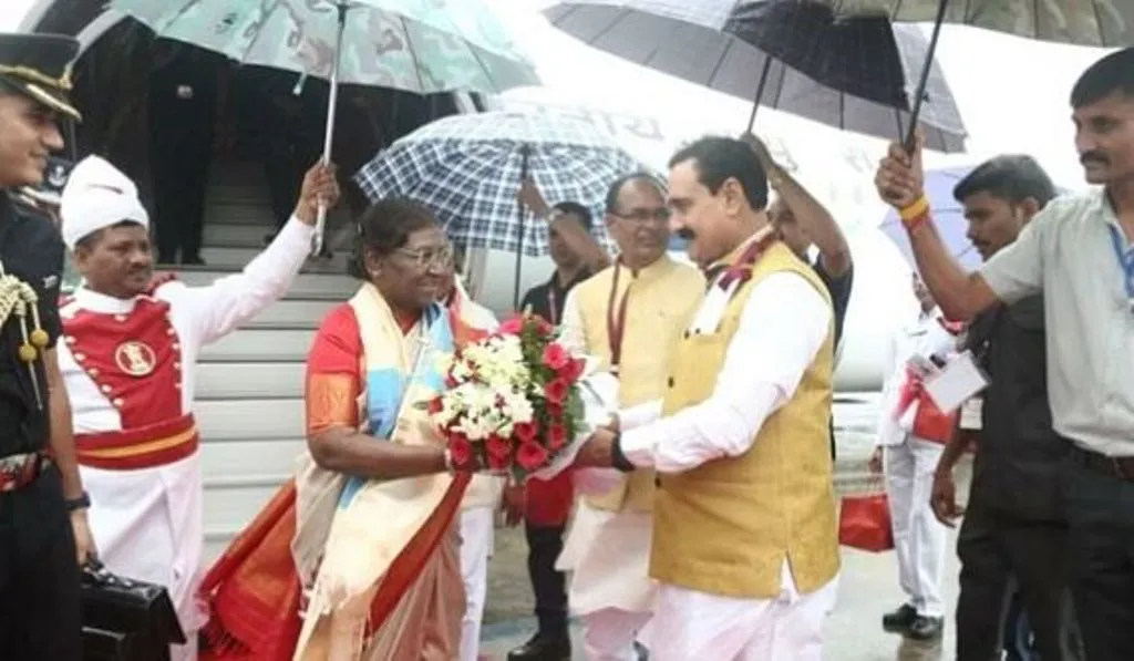 राष्ट्रपति मुर्मू पहुंचीं भोपाल, राष्ट्रीय उत्सव 'उत्कर्ष' और 'उन्मेष' का करेंगी उद्घाटन