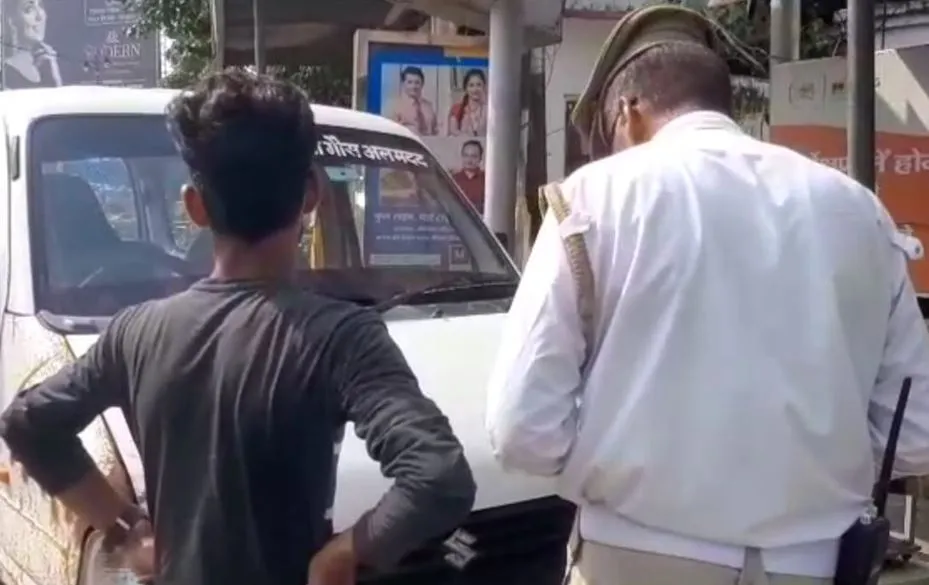 बरेली: जातिसूचक शब्द लिखाकर चलने पर 100 वाहनों के चालान