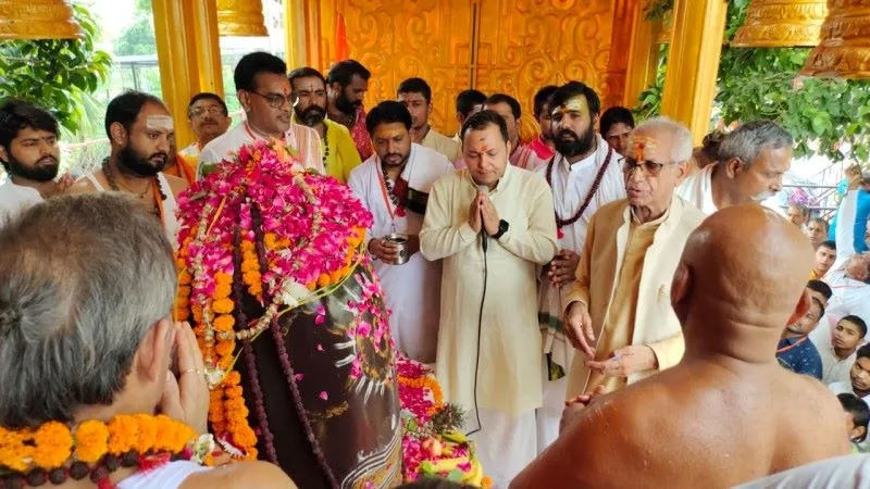 नर्मदेश्वर शिवलिंग शिला पहुंची अयोध्या, परकोटे के शिवमंदिर में होगी स्थापित