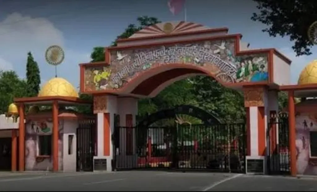 बरेली: परीक्षा कार्यक्रम में बार-बार बदलाव, छात्र हो रहे परेशान