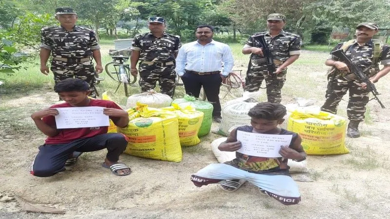 बहराइच : 10 बोरी यूरिया के साथ दो तस्कर गिरफ्तार, चार फरार