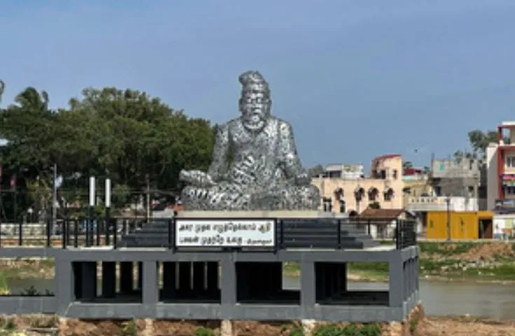 कवि तिरुवल्लुवर की स्टील से बनी प्रतिमा कोयंबटूर में स्थापित