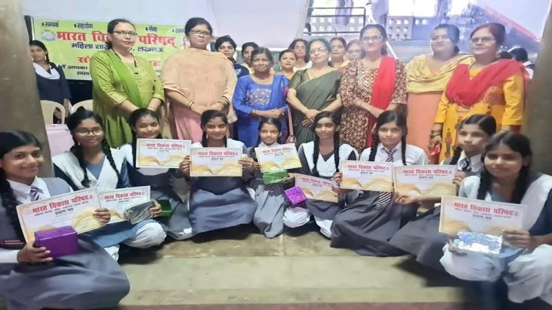 राखियां बनाने के हुनर से छात्राओं में उद्यम के अवसर : डॉ लीना मिश्र