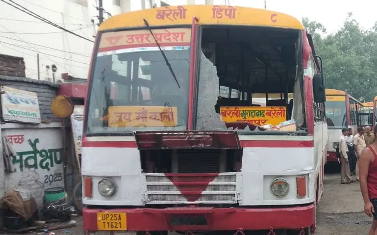 बरेली: बिना चालक स्टार्ट होकर चल पड़ी बस, पुराने रोडवेज पर मची भगदड़