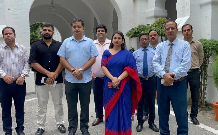 बरेली: आजमगढ़ स्कूल की घटना से टीचर्स में रोष, बोले- शिक्षकों पर बिना जांच के न हो कार्रवाई