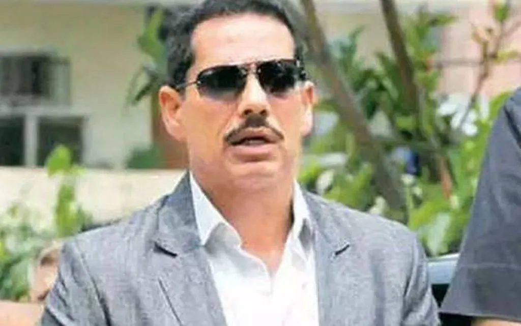  रॉबर्ट वाड्रा ने स्मृति ईरानी के बयान पर किया पलटवार, कहा- मणिपुर जल रहा है और ये मंत्री मेरे बारे... 