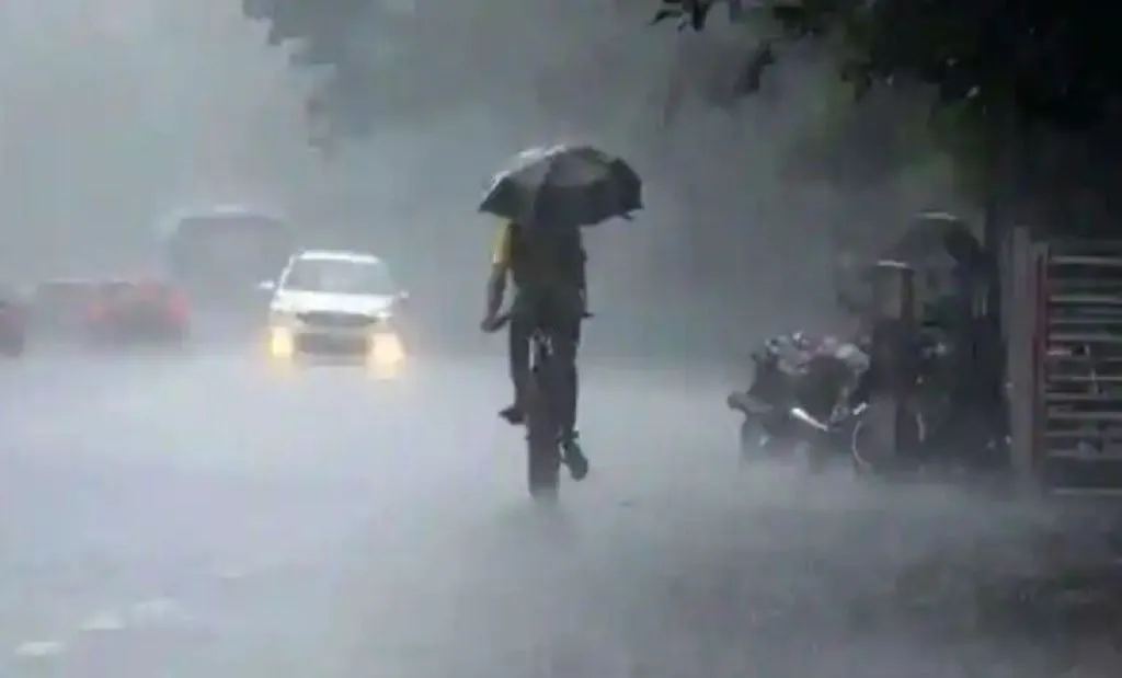 यूपी समेत देश के कई राज्यों में मूसलाधार बारिश का अलर्ट जारी, जानें मौसम का ताजा अपडेट 
