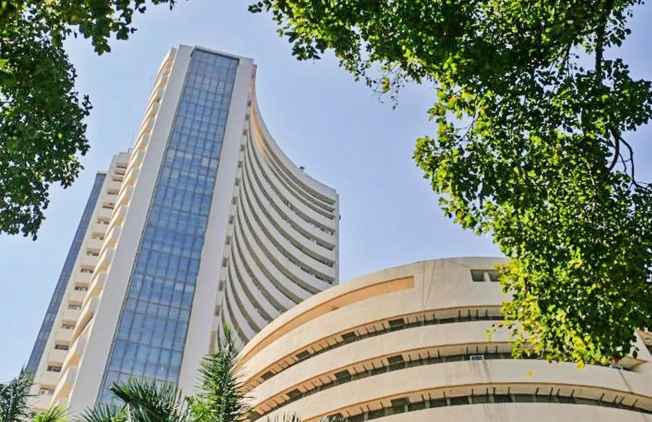 शेयर बाजार में गिरावट, सेंसेक्स शुरुआती कारोबार में 298 अंक टूटा 