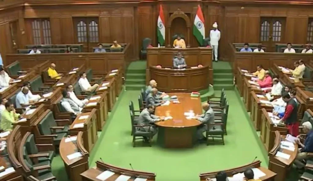 मणिपुर हिंसा पर दिल्ली विधानसभा में हंगामा, बीजेपी के चार विधायकों को निकाला गया बाहर 