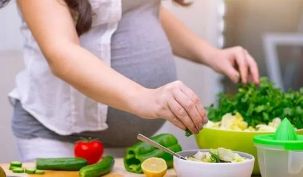मां को मिला पौष्टिक आहार उसके पोते-पोतियों में एक स्वस्थ मस्तिष्क को सुनिश्चित कर सकता है: अध्ययन 
