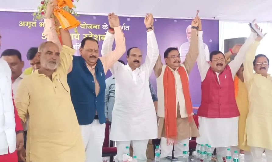 शाहजहांपुर: 17 करोड़ की लागत से रेलवे स्टेशन के सौंदर्यीकरण का सांसद ने किया शिलान्यास