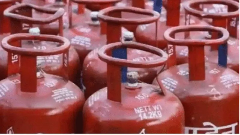 गदरपुर: दो सिलेंडर जब्त, 27 मिले लावारिस हालत में 