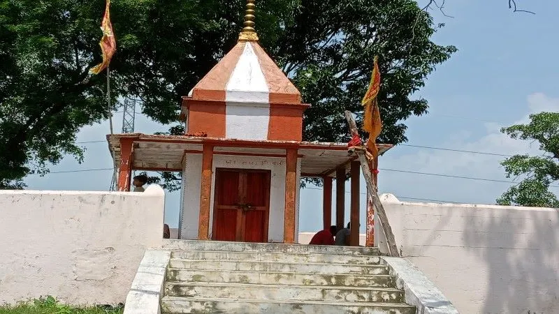 सुलतानपुर : रहस्यों से भरा है भिदुरा गांव, यहां निकलती हैं प्राचीन मूर्तियां