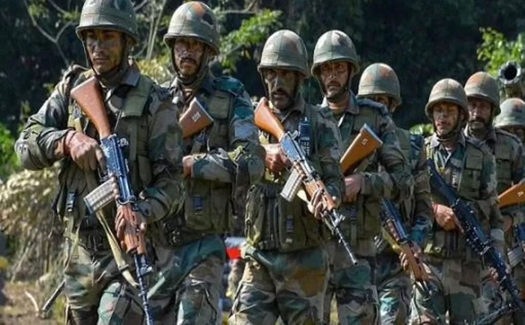 लेह के केरी में खाई में गिरा सेना का ट्रक, 9 जवानों की गई जान 
