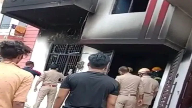 लखनऊ : चार्ज हो रही थी स्कूटी, तेज धमाके के साथ लगी आग, जानें क्यों हुआ हादसा