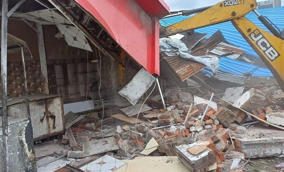 बरेली: जाम से निजात दिलाने को नगर निगम की टीम सड़कों पर उतरी, हटाया अतिक्रमण