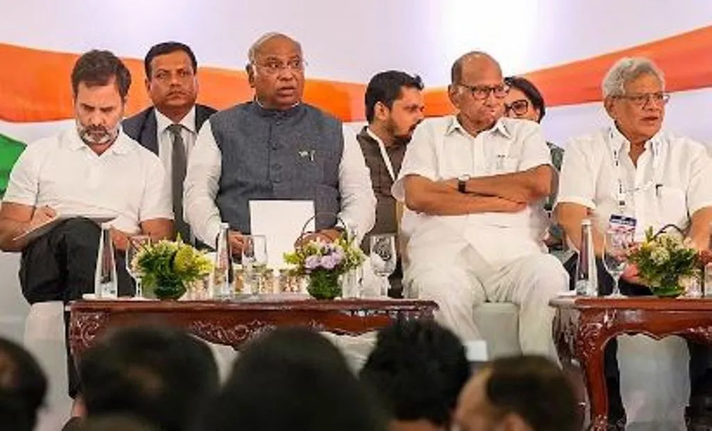 अंधविरोध से आगे बढ़े