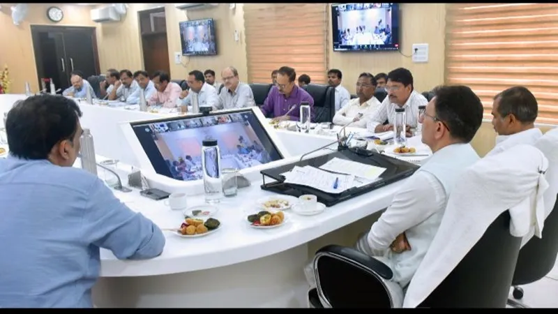 मंत्री जितिन प्रसाद बोले- विशेष अभियान चलाकर सड़कों को गड्ढामुक्त बनाने का किया जाए कार्य 