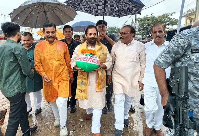 दुनिया भारत का गुणगान कर रही, कांग्रेस देश का अपमान करने में जुटी : नकवी