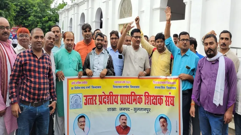 सुलतानपुर: शिक्षक नेताओं ने बदायूं बीएसए के खिलाफ लगाएं नारे, सीएम को भेजा ज्ञापन