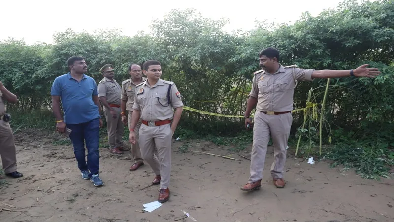 फर्रुखाबाद: चार साल की बच्ची की रेप के बाद हत्या, एसपी ने घटना स्थल का किया निरीक्षण