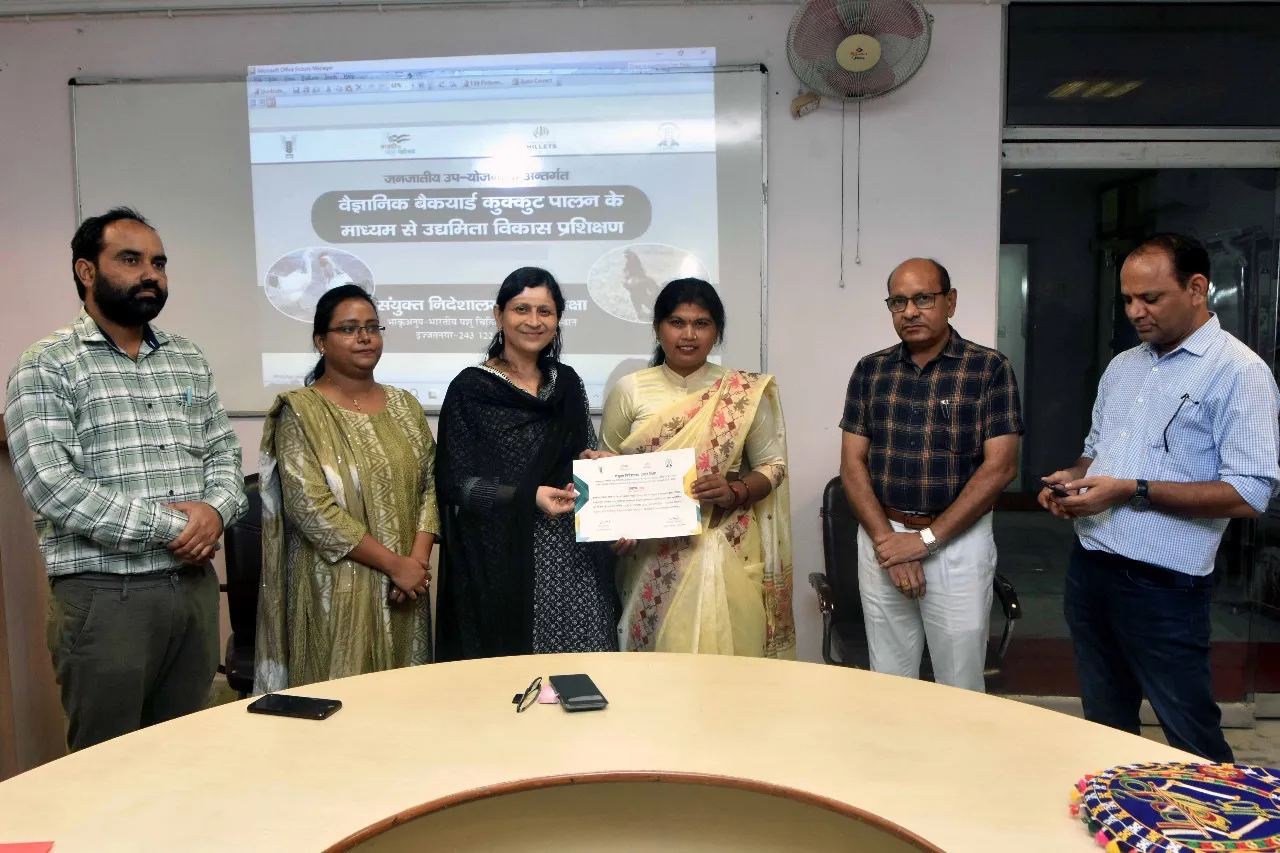 बरेली: अनुसूचित जनजाति के लिए हुआ बैकयार्ड पोल्ट्री फार्मिंग