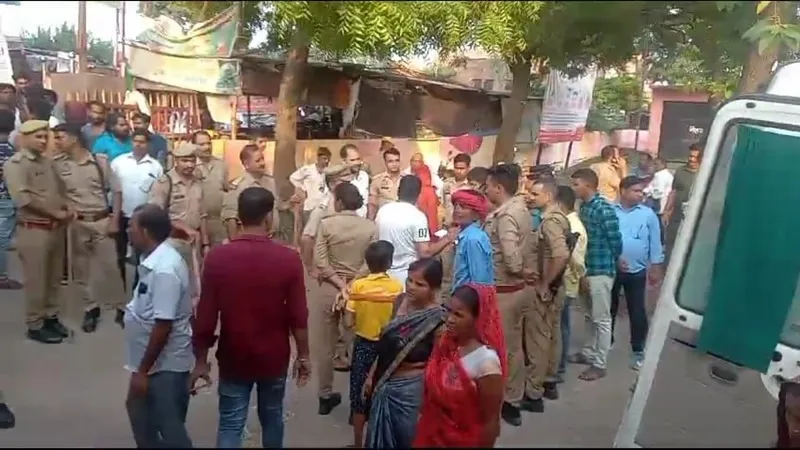 सीतापुर: बस की टक्कर से गर्भवती महिला समेत दो लोगों की दर्दनाक मौत